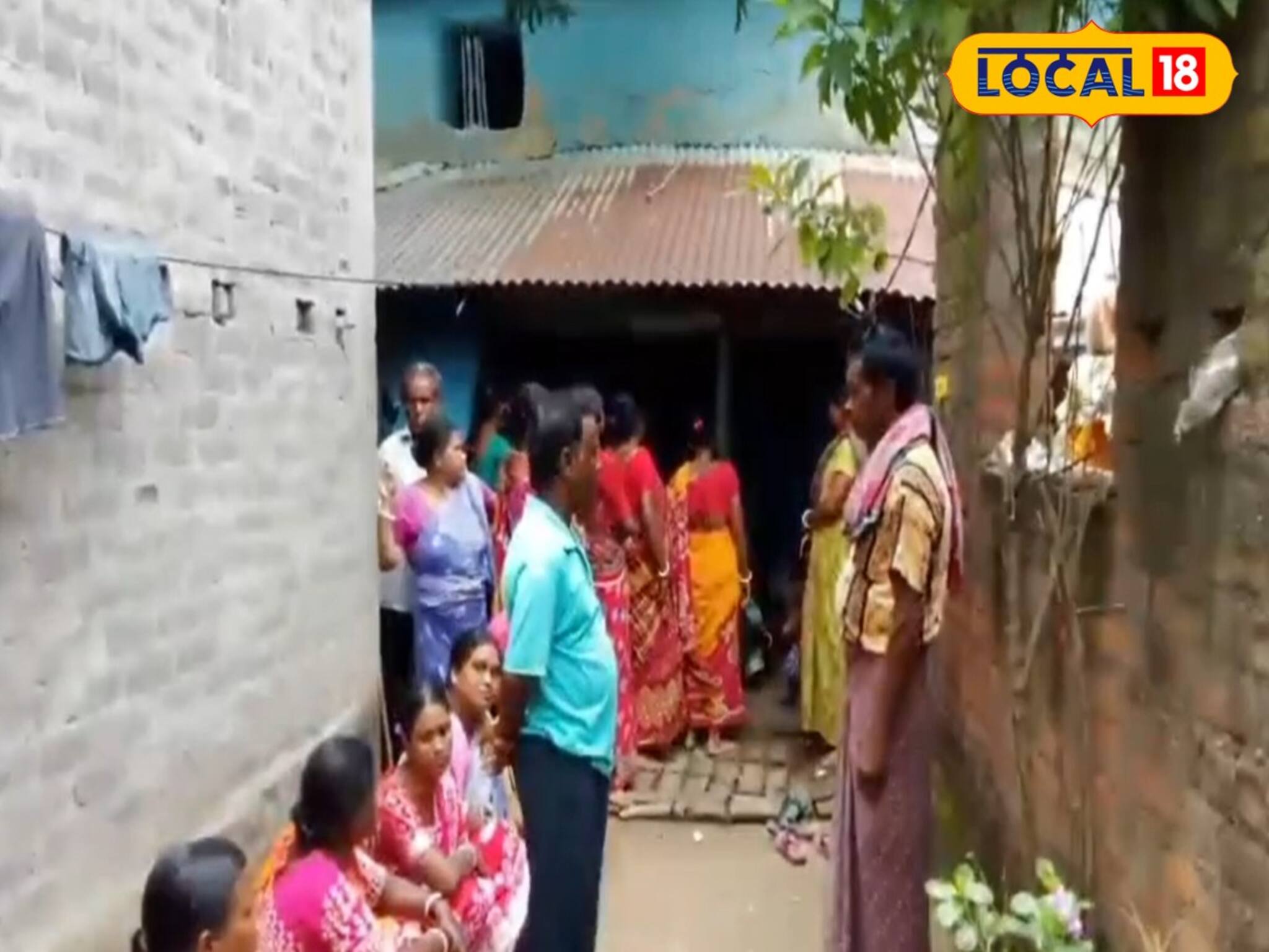 আত্মীয়ের বাড়ি যাওয়ার পথেই সব শেষ! ট্রাক্টরের চাকায় পিষে গেল গোটা পরিবার