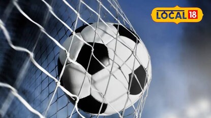 ফুটবল টুর্নামেন্টের খেলা বয়কট রেফারিদের। প্রতীকী ছবি ফুটবল টুর্নামেন্টের খেলা বয়কট রেফারিদের। প্রতীকী ছবি