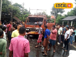 যাত্রীবাহী বাস ও ৪০৭ গাড়ির মুখোমুখি সংঘর্ষ 