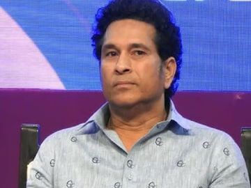 Sachin Tendulkar : ‘আধার কার্ড দেখাব নাকি’? খোদ সচিনের ‘পরিচয়’ নিয়ে প্রশ্ন, জবাব দিলেন কিংবদন্তি