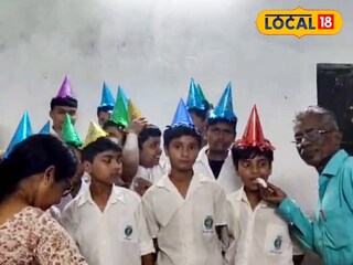 স্কুলে পড়ুয়াদের জন্মদিন পালন