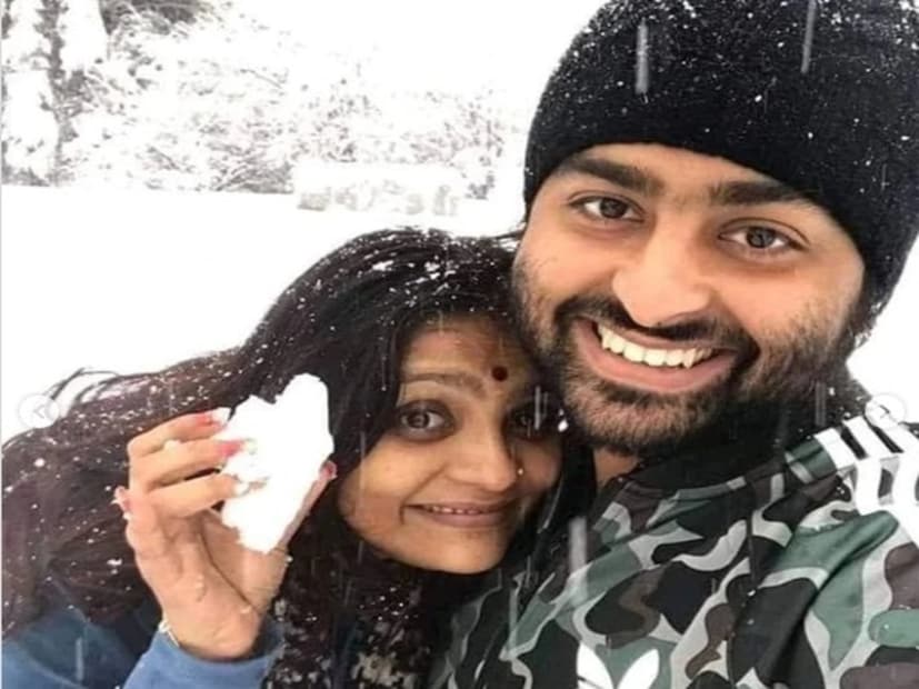 শিকড়ের টানে মুম্বই ছেড়ে জন্মভিটে জিয়াগঞ্জে ছুটে আসেন অরিজিৎ। সেখানেই দুই ছেলে ও স্ত্রীকে নিয়ে সংসার। Image: Instagram