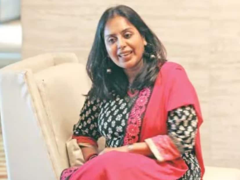 ফিল্মফেয়ারের সঙ্গে এক আলাপচারিতায় তিনি বলেছিলেন যে, ওই প্রাইভেট পার্টিগুলির পরিবেশ একেবারে যৌনপল্লির মতোই ছিল। এমনকী, অন্য মহিলাদের নিয়ে রীতিমতো ফূর্তি করতে আসতেন ভদ্র পরিবারের পুরুষরাও। 