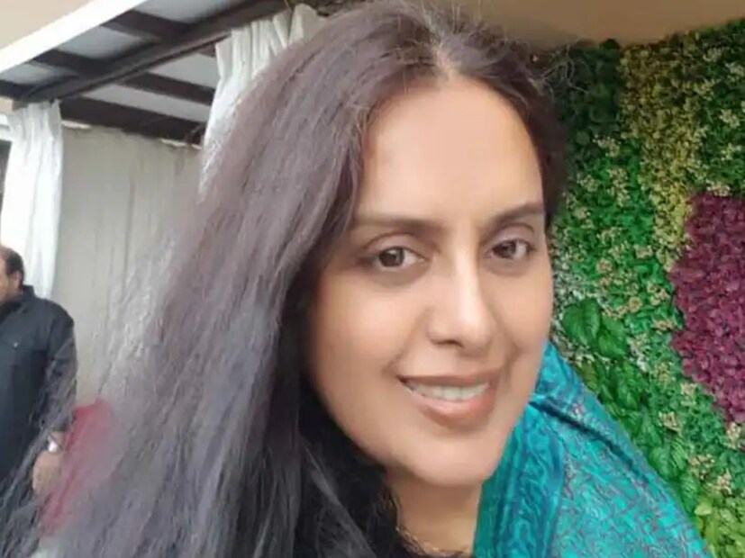 অভিনেত্রী আনোয়ারি বেগমের কাছেই লালিত হয়েছেন তিনি। কেউ কেউ বলেন, শগুফতা আসলে আনোয়ারির নাতনি। আবার কেউ বা বলেন, অভিনেত্রী শগুফতাকে রাস্তায় কুড়িয়ে পেয়েছিলেন। ফলে আজও কেউই জানেন না শগুফতার আসল মা-বাবার পরিচয়। দারিদ্র্যের কারণে একটা সময় শগুফতাকে দেহ ব্যবসায় পর্যন্ত নামতে হয়েছিল। প্রাইভেট পার্টিতে নাচ করতে যেতেন তিনি। 