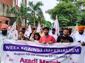স্বাধীনতা সংগ্রামীদের স্মরণে উদ্যোগ SFI-এর, ভগৎ সিংয়ের বাড়ি গিয়ে শ্রদ্ধা জানাল সৃজনরা