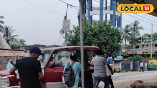 মৃত কুকুরছানাদের নিয়ে যাওয়া হচ্ছে 