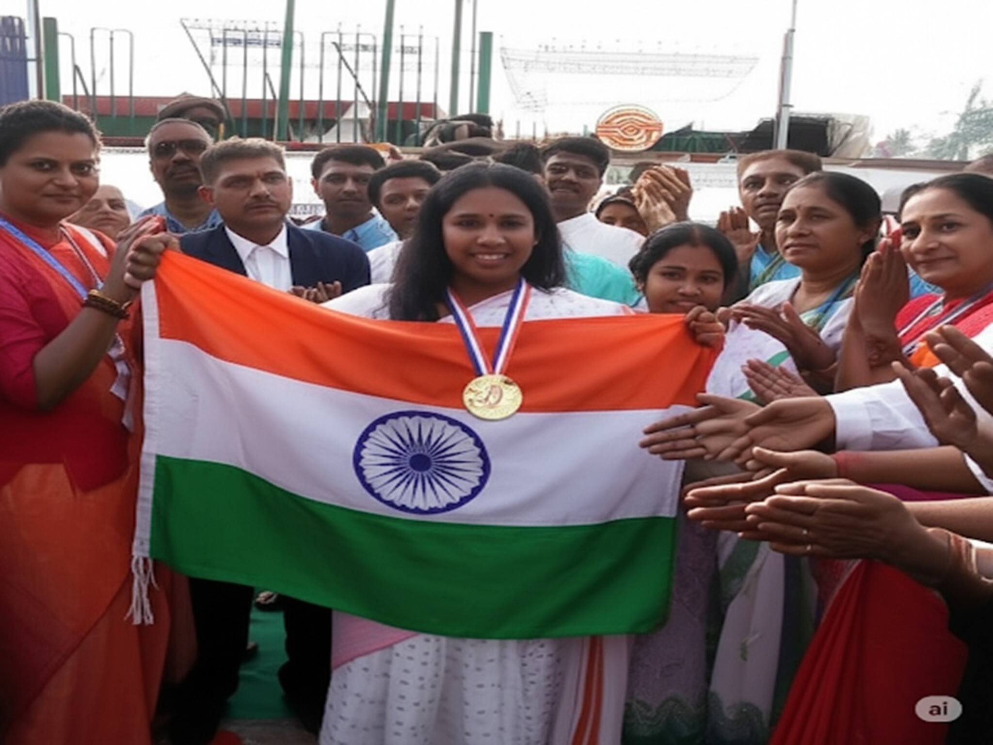 মেদিনীপুরে ইংলিশ চ্যানেল জয়ী, দেখতে উপচে পড়ল ভিড়