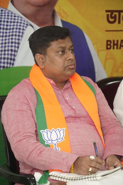 ‘ভেঙেছে’ শাখা…! চরম প্রতিজ্ঞা আরজি করের নির্যাতিতার মায়ের, ‘যতদিন না…’, দেখা করে বিরাট দাবি সুকান্তর