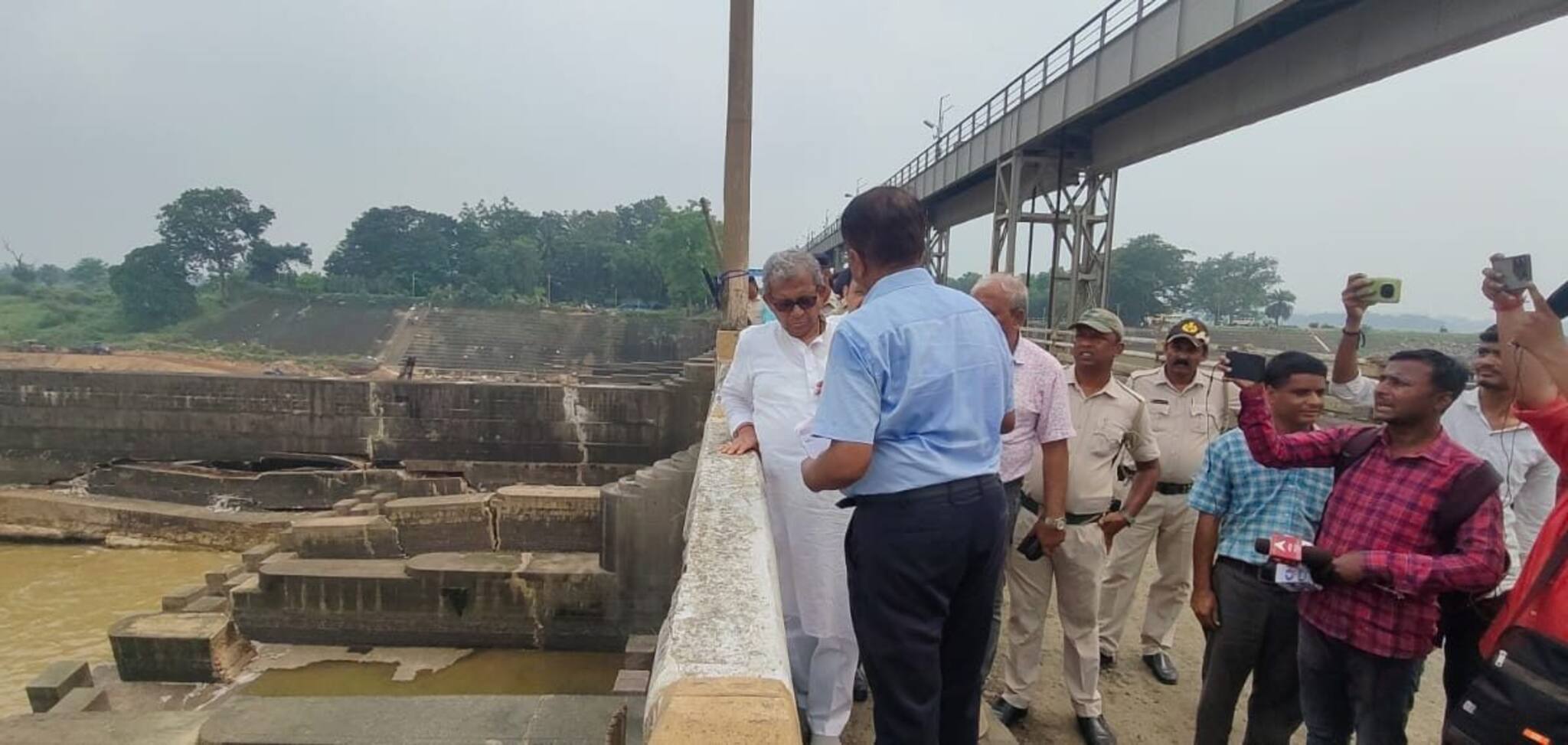 তিলপাড়া ব্যারেজ সংষ্কারের কাজ দেখলেন সেচ মন্ত্রী!