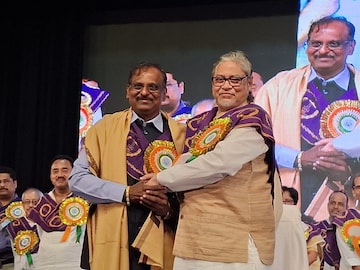Bardhaman University: বর্ধমান বিশ্ববিদ্যালয়ের সমাবর্তনে ইসরোর চেয়ারম্যান, কী বললেন তিনি? Bardhaman University: বর্ধমান বিশ্ববিদ্যালয়ের সমাবর্তনে ইসরোর চেয়ারম্যান, কী বললেন তিনি?