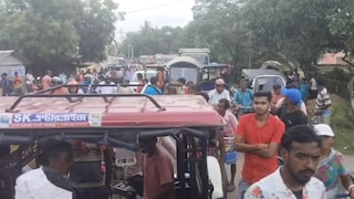 সপ্তাহের প্রথম দিনে রাজ্য সড়ক অবরোধ করলেন বাসিন্দারা, কী দাবি তাঁদের?