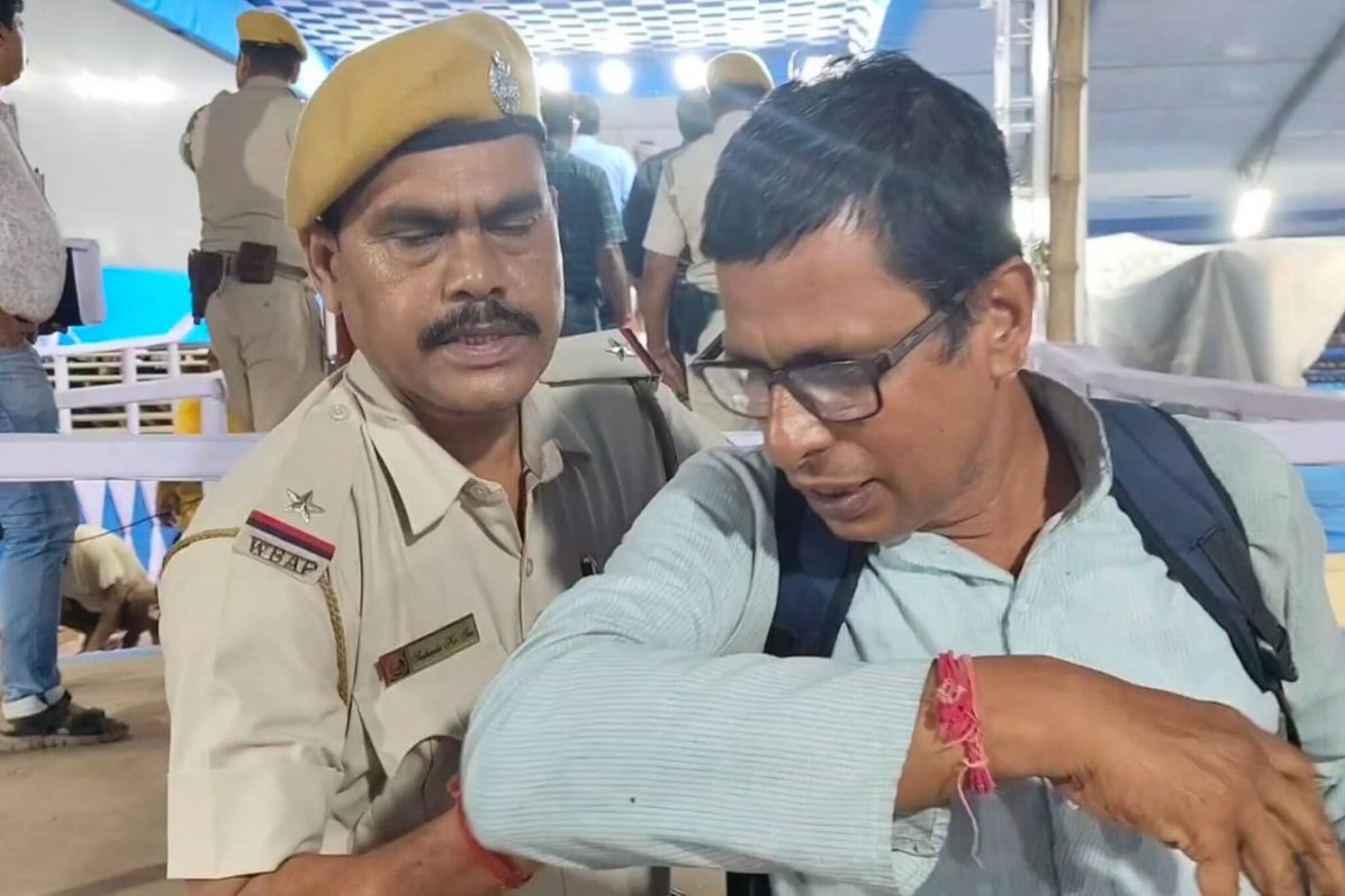 দুর্ব‍্যবহারের ভিডিও ভাইরাল! মুখ্যমন্ত্রীর সভাস্থল থেকে সাসপেন্ড পুলিশ অফিসার