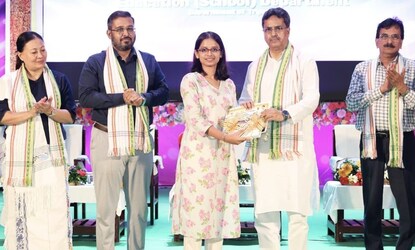 * মহিলাদের অর্থনৈতিক ভাবে স্বাবলম্বী করতে লাখপতি দিদি'তে জোর