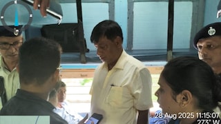 * বিনা টিকিটের যাত্রী ধরতে পথে নামলেন খোদ রেলের শীর্ষ আধিকারিক 