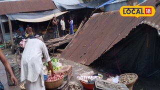 ডাউকিমারী বাজারে ভেঙে পড়েছে টিনের ছাদ