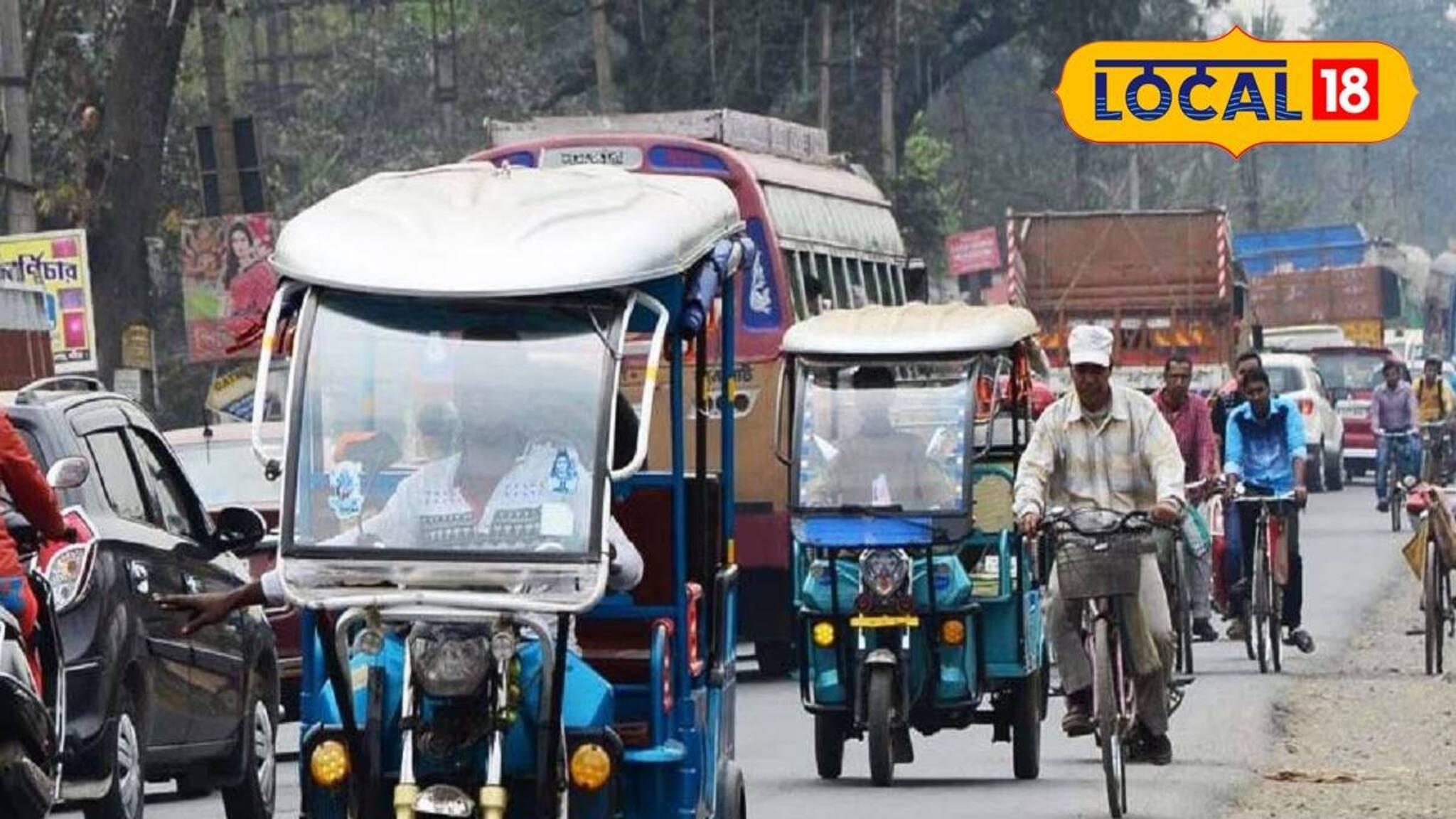 টোটো চালাতে পরিবহণ দফতরের বাধা! বড় দাবিতে পৌরসভার সামনে অবস্থান বিক্ষোভ চালকদের