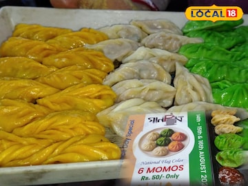 Tricolour Momos: খাবারের স্বাদেও স্বাধীনতার ছোঁয়া! মোমোর প্লেটে দেশাত্মবোধ, ঝটপট প্রিয়জনকে নিয়ে ঘুরে আসুন এই ক্যাফেতে Tricolour Momos: খাবারের স্বাদেও স্বাধীনতার ছোঁয়া! মোমোর প্লেটে দেশাত্মবোধ, ঝটপট প্রিয়জনকে নিয়ে ঘুরে আসুন এই ক্যাফেতে