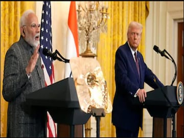 ভারতের উপরে খড়্গহস্ত ট্রাম্প৷ 