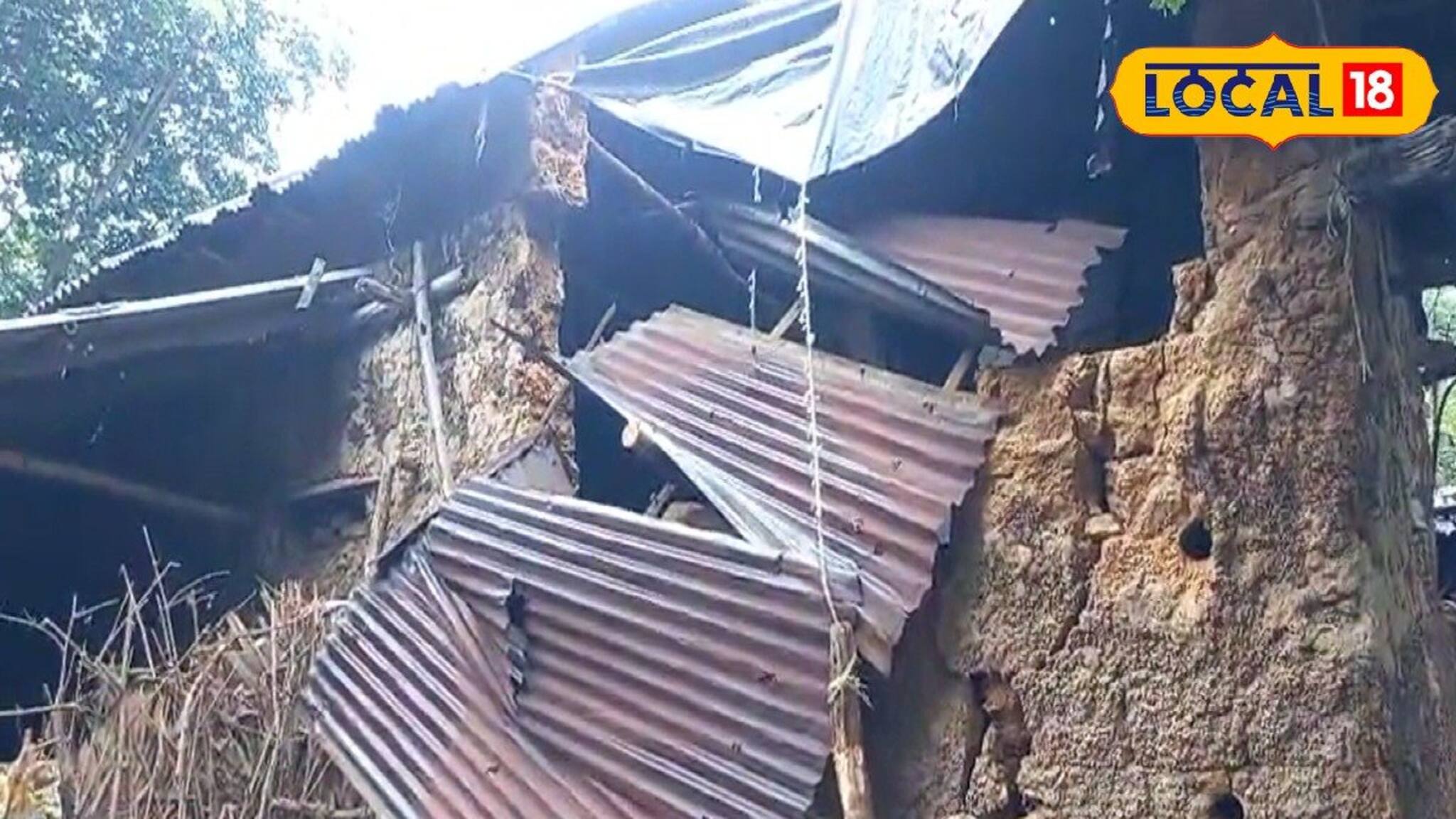 চোখের সামনে হুড়মুড়িয়ে ভেঙে পড়ল দোতলা মাটির বাড়ি! আবাস যোজনার তালিকায় থেকেও জোটেনি পাকা দেওয়াল, শাসক-বিরোধীর দায় ঠেলাঠেলি