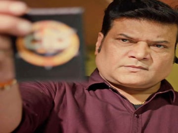 CID-র 'ইন্সপেক্টর দয়া'র গনগনে পরকীয়া, বিয়ের আগেই সন্তানের জন্ম দেন প্রেমিকা, তার পর? CID-র 'ইন্সপেক্টর দয়া'র গনগনে পরকীয়া, বিয়ের আগেই সন্তানের জন্ম দেন প্রেমিকা, তার পর?