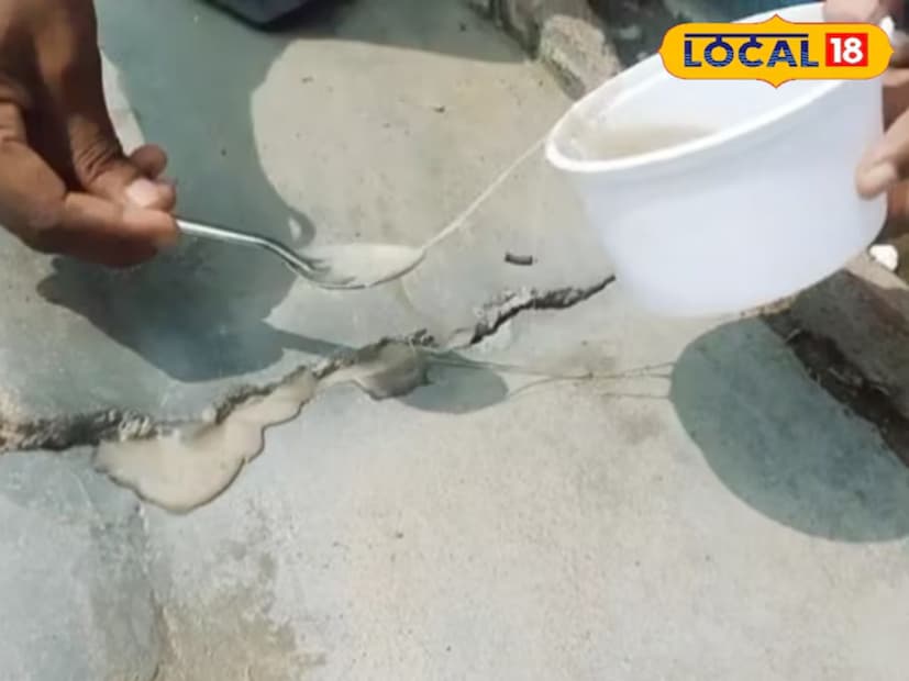 তাছাড়া, বাজারে নানা ধরণের ওয়াটারপ্রুফ কেমিক্যাল পাওয়া যায়। এই কেমিক্যাল বা পেস্ট ফাটল বা স্যাঁতসেঁতে স্থানে লাগালে সমস্যার অনেকটাই সমাধান হয়।