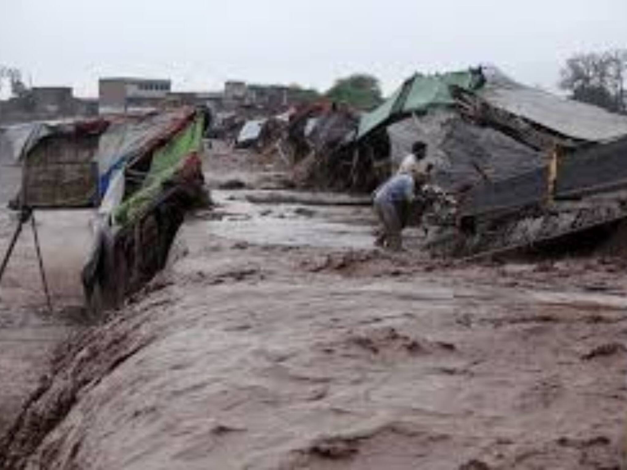 Pakistan Flash Floods: আকাশ ভাঙা বৃষ্টিতে পাকিস্তানে হঠাৎ ভয়ঙ্কর বন্যা! ২৪ ঘণ্টায় ৪৯ জনের মৃত্যু
