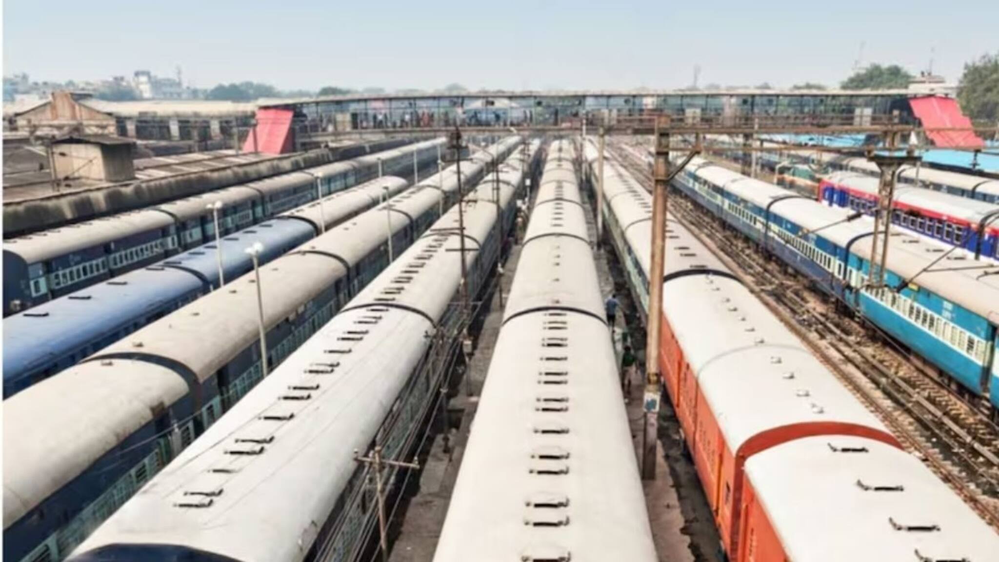 দেখে চমকে যাবেন! বিশ্বের সবচেয়ে লম্বা রেলওয়ে প্ল্যাটফর্ম এখন ভারতে! শেষ কোথায় বুঝে ওঠা দায়! জানেন কোথায়?