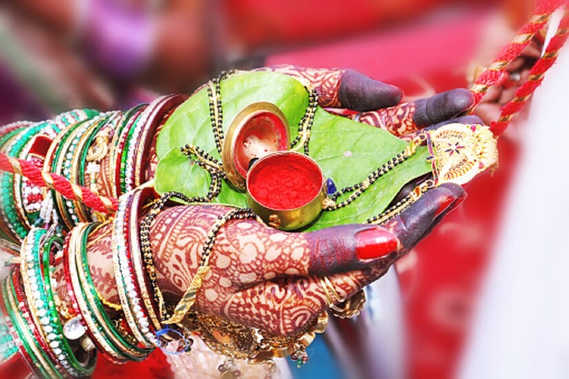 ফর্ম সংগ্রহ করে এই সমস্ত অফিসগুলিতেই প্রস্তাবিত বিয়ের তারিখের ৩০ থেকে ৬০ দিন আগে উপযুক্ত নথি সহ জমা করতে হবে ফর্ম। এছাড়াও কেউ চাইলে ঘরে বসে এই ফর্ম http://www.wbcdwdsw.gov.in/ ওয়েবসাইট থেকে ডাউনলোড করে নিতে পারেন।