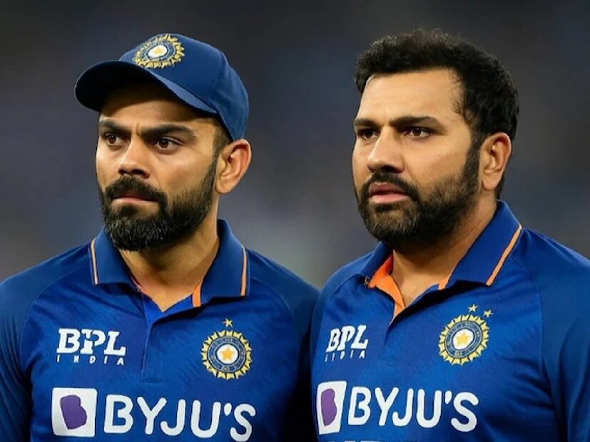 নয়াদিল্লি: ভারতীয় ক্রিকেট বোর্ড সিদ্ধান্ত নিয়েছে যে রোহিত শর্মা এবং বিরাট কোহলিকে ২০২৭ সালের ওয়ানডে বিশ্বকাপে খেলতে দেওয়া হবে না! অন্তত বিসিসিআইয়ের বর্তমান পদক্ষেপগুলি সেই দিকেই ইঙ্গিত করছে। গত দেড় দশক ধরে টিম ইন্ডিয়ার দায়িত্ব কাঁধে নিয়ে বয়ে বেরানো রোহিত শর্মা এবং বিরাট কোহলির বিদায় ঘণ্টা বাজা এবার নিশ্চিত বলেই মনে করছে৷ 