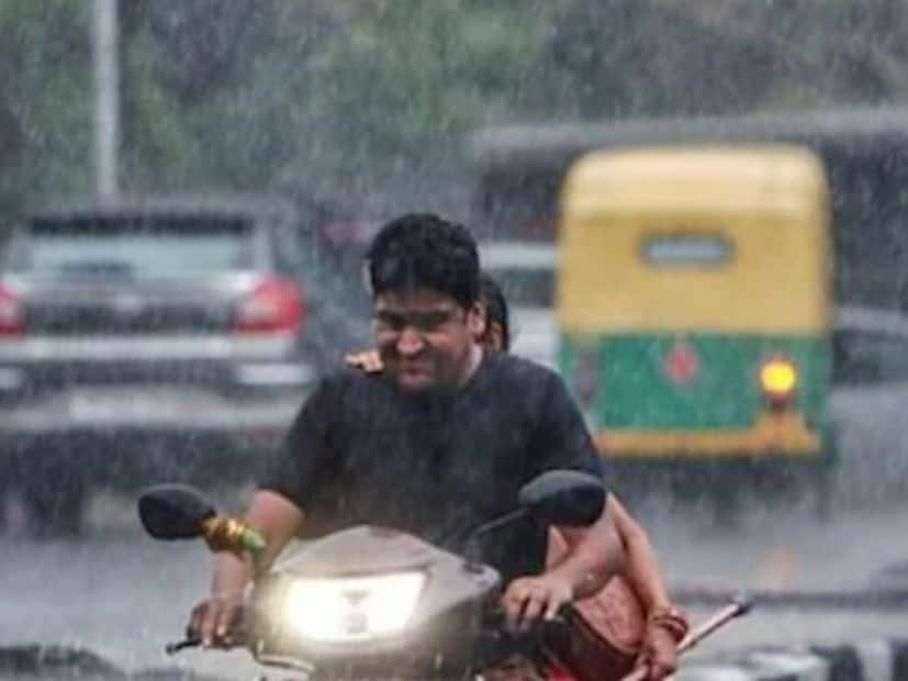 আবহাওয়া দফতরের পক্ষ থেকে মৎস্যজীবীদের জন্য বাংলার উপকূলে কোনও সতর্কবার্তা নেই। তবে মৎস্যজীবীদের উত্তর-পশ্চিম ও পশ্চিম মধ্য বঙ্গোপসাগর এবং ওড়িশা ও অন্ধ্র উপকূলের মাছ ধরতে যেতে নিষেধ করা হয়েছে। ১৫ অগাস্ট শুক্রবার পর্যন্ত মৎস্যজীবীদের নিষেধাজ্ঞা জারি করা হয়েছে। উত্তরবঙ্গে আজ, বুধবার দার্জিলিং, কালিম্পং, আলিপুরদুয়ার, কোচবিহার এবং জলপাইগুড়ি জেলাতে ভারী বৃষ্টির সতর্কতা রয়েছে। মালদহ ও দুই দিনাজপুরেও বিক্ষিপ্তভাবে বজ্রবিদ্যুৎ-সহ বৃষ্টির সতর্কতা রয়েছে। শুক্রবার এবং শনিবার বৃষ্টি কিছুটা কমবে। বিক্ষিপ্তভাবে বজ্রবিদ্যুৎ-সহ বৃষ্টি হতে পারে। রবিবার ও সোমবার ভারী বৃষ্টি হবে বিক্ষিপ্তভাবে। দার্জিলিং-সহ উপরের পাঁচ জেলায় ভারী বৃষ্টির সম্ভাবনা বেশি।