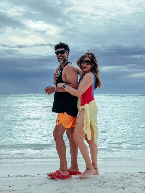 বাস্তব জীবনে, কিশওয়ার এবং সুয়াশের মধ্যে বয়সের পার্থক্য ৮ বছরের। স্বামী সুয়াশ রাইয়ের থেকে ৮ বছরের বড় ছিলেন এই নায়িকা। 'প্যার কি এক কাহানি' ধারাবাহিকে তাঁদের দু-জনের অভিনয় দর্শকদের কাছে বিপুল প্রশংসিত হয়েছিল।