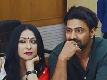 ‘বাংলায় বাংলা ছবিই চলবে’! বলিউডের চাপে কোনঠাসা বাংলা ছবি, দেব, ঋতুপর্ণা, কৌশিকদের সঙ্গে বৈঠক শেষে বড় ঘোষণা মন্ত্রী অরূপের 