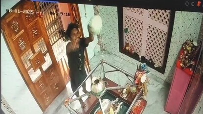 সমাজমাধ্যমে ভাইরাল হওয়া সেই ছবি সমাজমাধ্যমে ভাইরাল হওয়া সেই ছবি