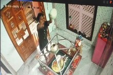 মন্দিরে ঢুকে দেদার লুটপাট, সিসিটিভি ফুটেজ সামনে আসতেই যা হল! পালিয়ে গিয়েও পুলিশের জালে চোর