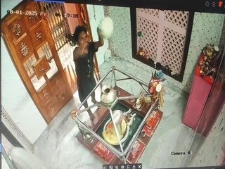 সমাজমাধ্যমে ভাইরাল হওয়া সেই ছবি