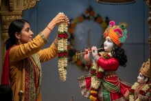 জন্মাষ্টমীতেই খুলবে পোড়া কপাল! রাতে করুন 'এই' ছোট্ট কাজ, কাটবে ফাঁড়া, ঘুচবে আর্থিক সঙ্কট