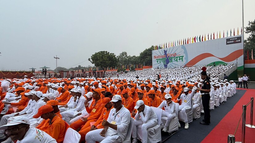 সাধারণ মানুষের জন্য কর হ্রাসের পাশাপাশি, ছোট ব্যবসায়ীদেরও এই সুবিধা দেওয়া হবে। প্রধানমন্ত্রী মোদি আরও বলেন, জিএসটিতে পরিবর্তনগুলি দৈনন্দিন জিনিসপত্র আরও সস্তা করবে যার পূর্ণ লাভ পাবেন দেশের সাধারণ মানুষ এবং অর্থনীতিও হবে চাঙ্গা।
