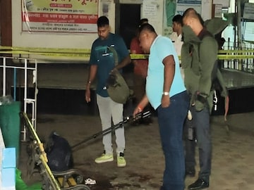 ইন্সটাগ্রামে গৃহবধূর সঙ্গে  প্রেম, প্রেমিকা নাকি তাঁর স্বামী, কাকে খু*নের ছক কষেছিল যুবক? মধ্যমগ্রাম বি*স্ফো*র*ণে ‘বি*স্ফোর*ক’ মোড়