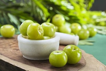 শীতে ইমিউনিটি বজায় রাখতে বিশেষজ্ঞদের ভরসা ‘আমলকি-শট’! কীভাবে বানাবেন? শীতে ইমিউনিটি বজায় রাখতে বিশেষজ্ঞদের ভরসা ‘আমলকি-শট’! কীভাবে বানাবেন?