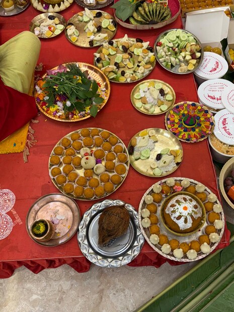 গণেশ পুজোর প্রধান প্রসাদ হল লাড্ডু ও মোদক৷ 