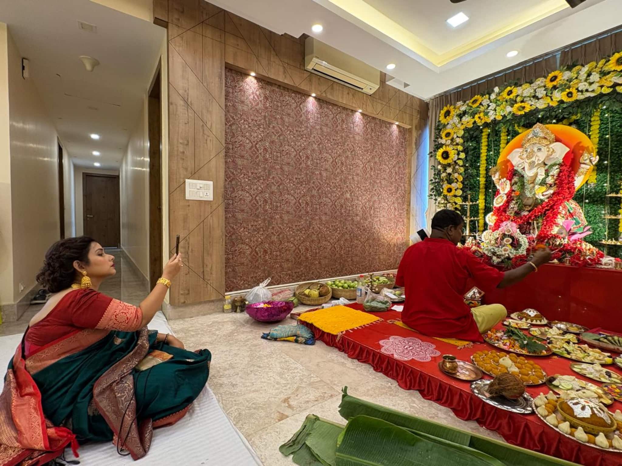 Ganesh Chaturthi 2025: আর্বানায় ১৫ তলার বিলাশবহুল ফ্ল্যাটে বিরাট আয়োজন, অভিনেত্রী ত্রমিলা ভট্টাচার্যের গণেশ বন্দনা