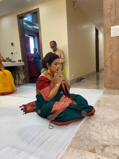 বহু বছর ধরে তাঁর বাড়িতে গণেশ পুজো হচ্ছে৷ নিজে হাতেই পুজোর সব দায়িত্ব পালন করেন অভিনেত্রী৷ 