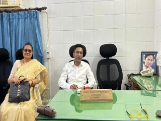 কার জন্য চেয়ার ফাঁকা?