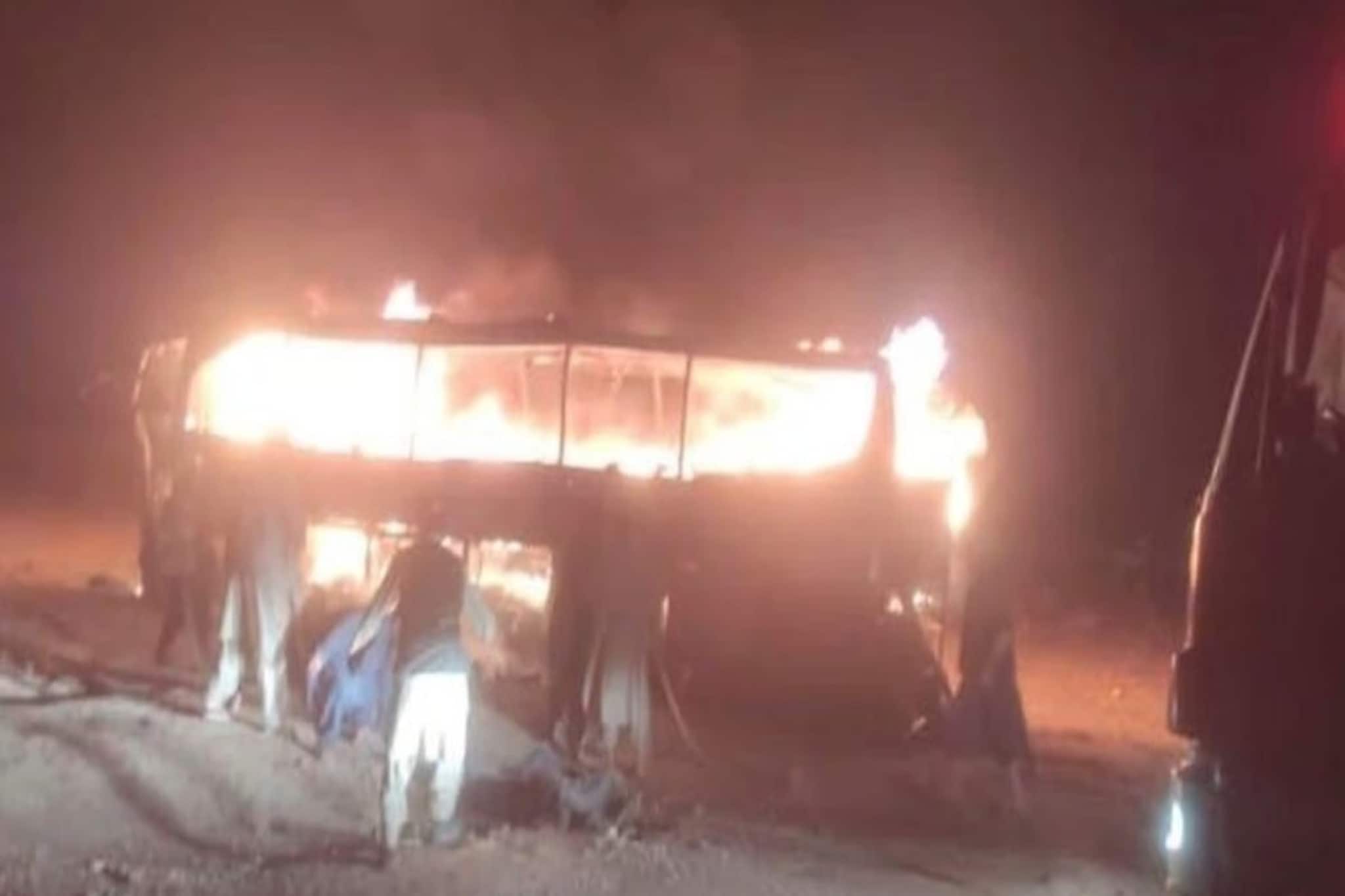 ১...২..৩....৭৬! মুহূর্তে মৃ*ত্যু ৭৬ জন অসহায় যাত্রীর! ভয়ঙ্কর বাস দুর্ঘটনা, মৃত্যুমিছিল