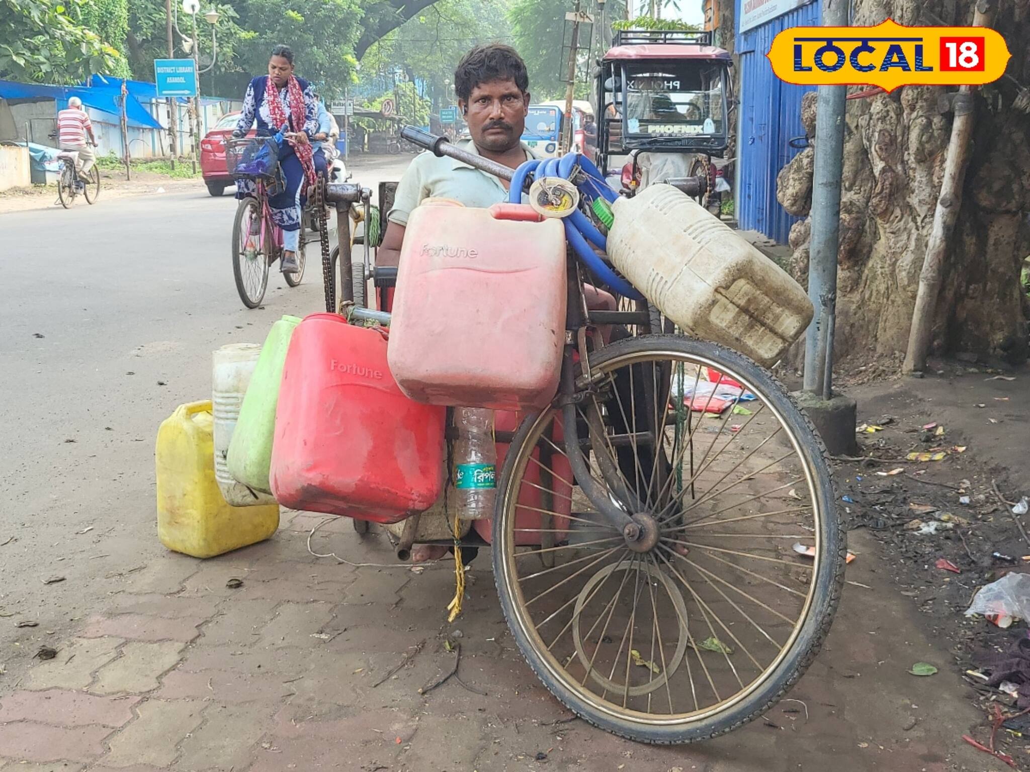 কয়েকটা ব্যারেল আর ট্রাই হুইলার! চাকরির প্রয়োজন হয়নি জিতেনে'র