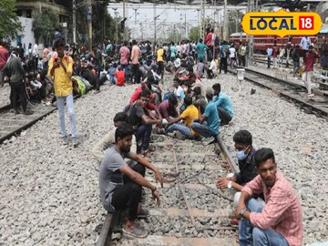 নতুন স্টেশনের দাবিতে বিক্ষোভ। (প্রতিকী ছবি)