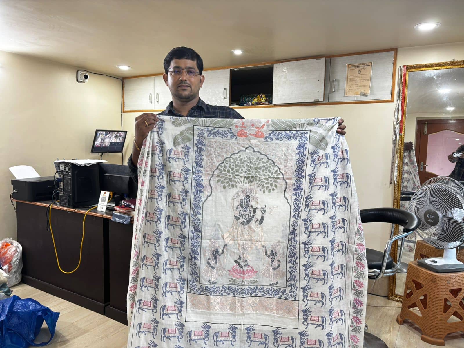 নতুন করে প্রাণ পাচ্ছে পূর্ব বর্ধমানের কাটোয়া ২ নম্বর ব্লকের ঘোড়ানাশ গ্রামের তাঁতশিল্প