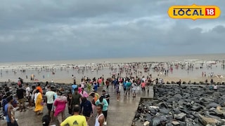 এদিন কার্যত পর্যটকদের হুড়োহুড়ি পড়ে যায়। প্রতীকী ছবি 