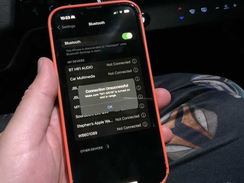 আজকাল প্রায় প্রত্যেকেই Bluetooth ব্যবহার করে থাকেন। সে এটি ওয়্যারলেস ইয়ারফোন হোক, স্মার্টওয়াচ হোক অথবা কার মিউজিক সিস্টেমই হোক, সব কিছু কানেক্ট করা হয় Bluetooth-এর মাধ্যমে। কিন্তু কখনও কখনও Bluetooth ডিভাইস কানেক্ট করার ক্ষেত্রে সমস্যা দেখা দিতে পারে। সেক্ষেত্রে Pairing Failed অথবা Connection Error মেসেজ বারবার স্ক্রিনে ভেসে ওঠে। এই পরিস্থিতিতে ভয় পাওয়ার বা আতঙ্কিত হওয়ার কোনও কারণ নেই। মাত্র কয়েকটি সহজ উপায় অবলম্বন করলে নিমেষে হবে মুশকিল আসান!