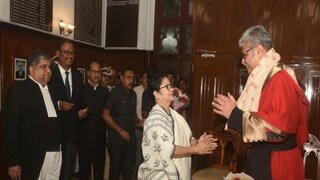 মুখ্যমন্ত্রীর প্রশংসা প্রধান বিচারপতির মুখ্যমন্ত্রীর প্রশংসা প্রধান বিচারপতির